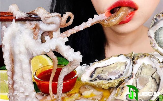 Mơ thấy đang ăn bạch tuộc là điềm lành